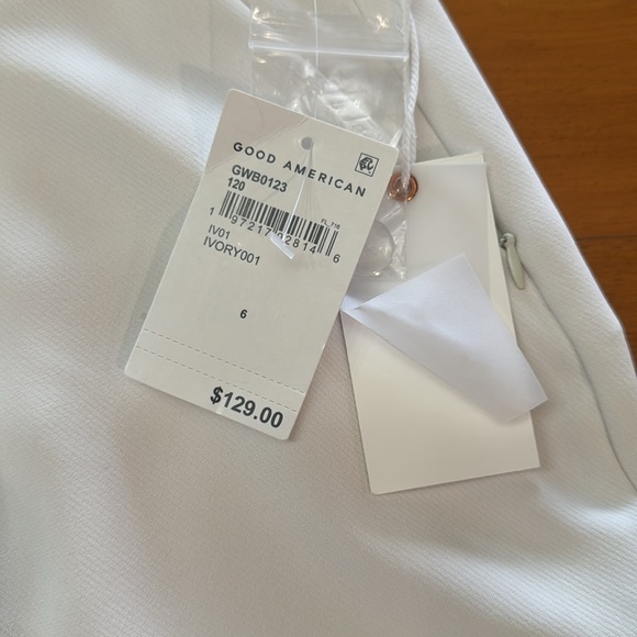 NWT GOOD AMERICAN
LUXE SUITING TROUSER SHORT - Picture 12 of 16